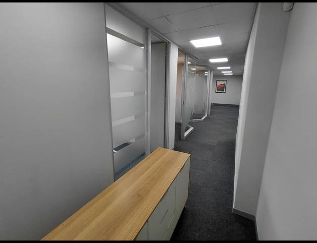 107M² OFFICE TO LET IN NOORDWYK